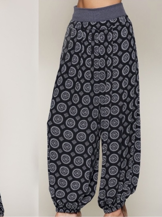Gigio Pants - Balloon Pants Navy White Rib Waist Medallion Print harem styleSz. S NWT Gigio
